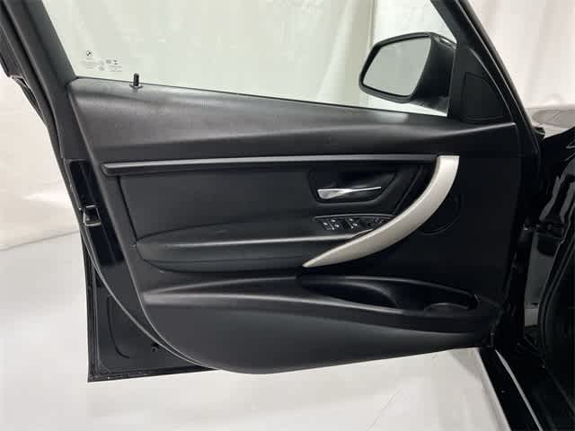 Thumbnail: 2017 BMW 3 Series - 33