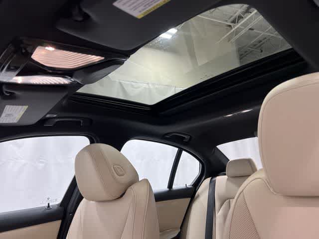 Thumbnail: 2025 BMW 3 Series - 22