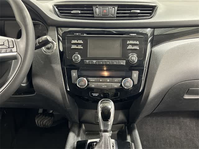 Thumbnail: 2017 Nissan Rogue Sport - 27