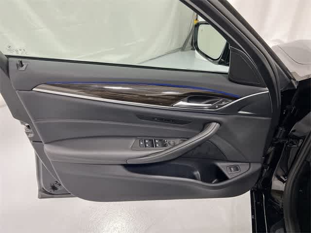 Thumbnail: 2023 BMW 5 Series - 35