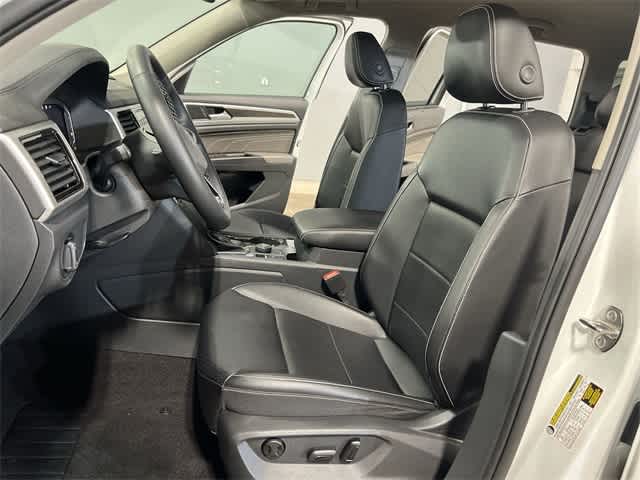 2022 Volkswagen Atlas SE 22