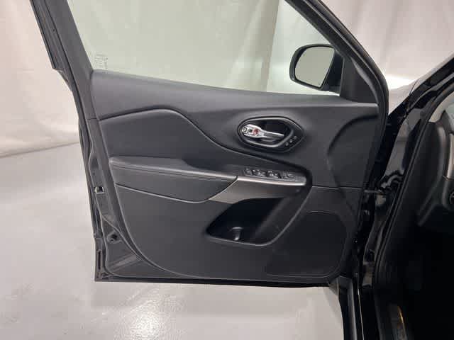 Thumbnail: 2020 Jeep Cherokee - 35