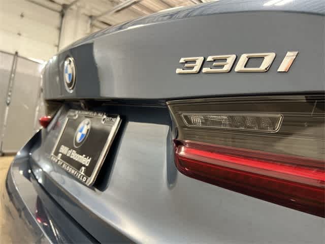 2025 BMW 3 Series 330i xDrive 18