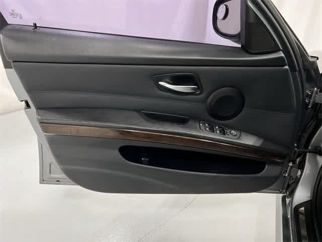 Thumbnail: 2011 BMW 3 Series - 34