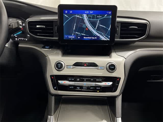 Thumbnail: 2022 Ford Explorer - 28