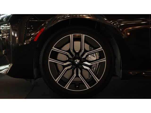 Thumbnail: 2025 BMW 7 Series - 7