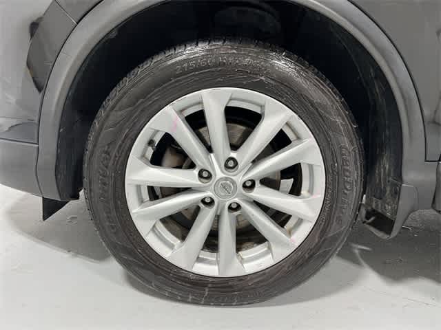 Thumbnail: 2017 Nissan Rogue Sport - 18