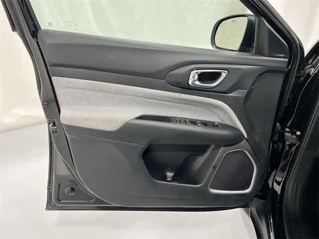 2024 Jeep Compass Latitude photo 3