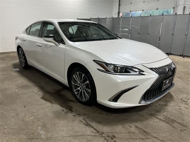 Thumbnail: 2020 Lexus ES - 16