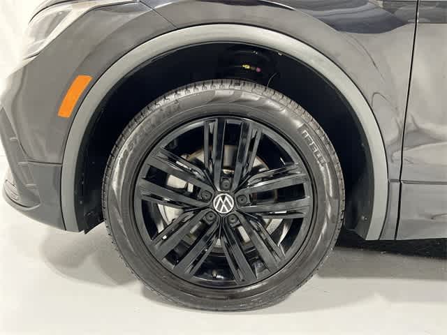 Thumbnail: 2022 Volkswagen Tiguan - 18