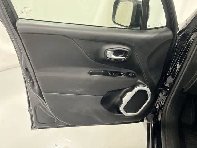 Thumbnail: 2020 Jeep Renegade - 34