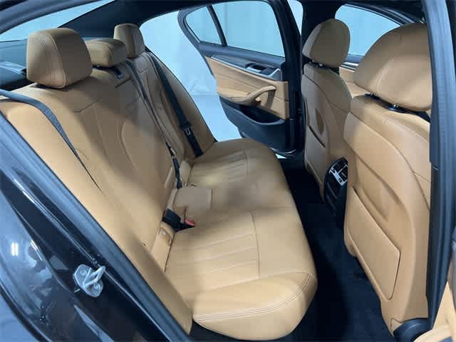 Thumbnail: 2022 BMW 5 Series - 25