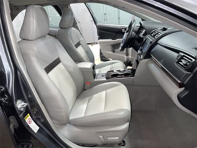2014 Toyota Camry XLE 27