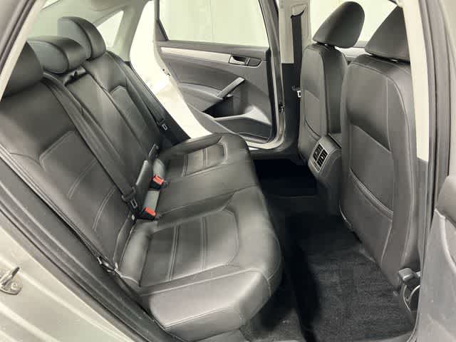 Thumbnail: 2013 Volkswagen Passat - 23