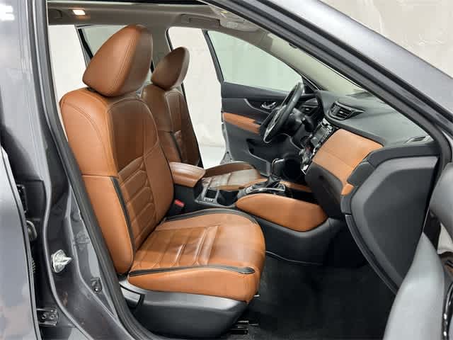 Thumbnail: 2017 Nissan Rogue - 26