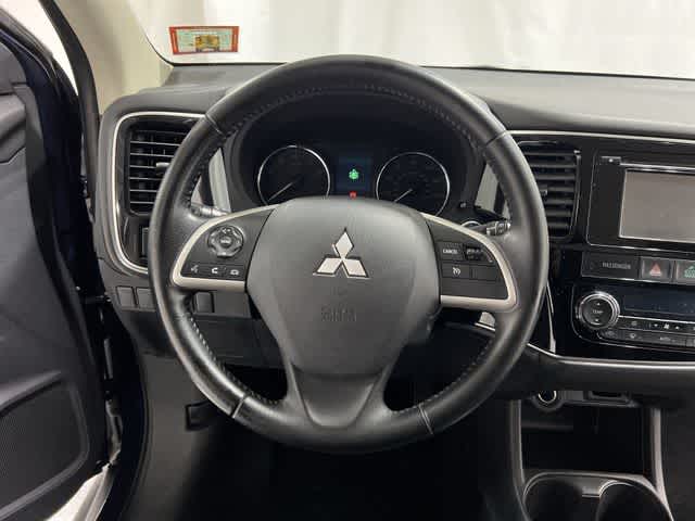 Thumbnail: 2014 Mitsubishi Outlander - 26