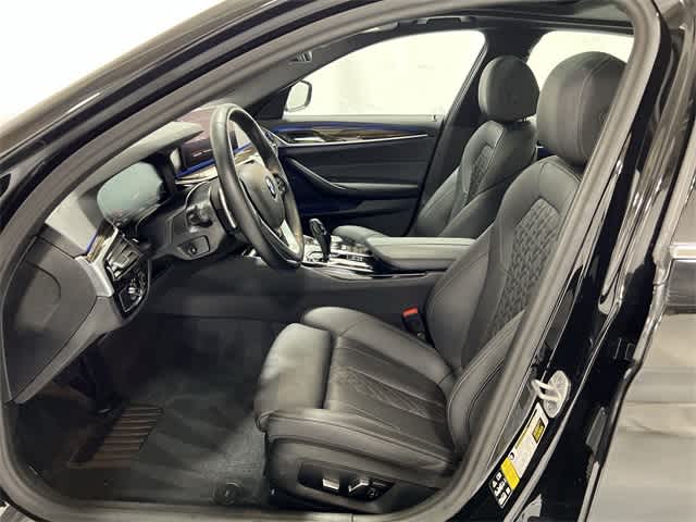 Thumbnail: 2023 BMW 5 Series - 10