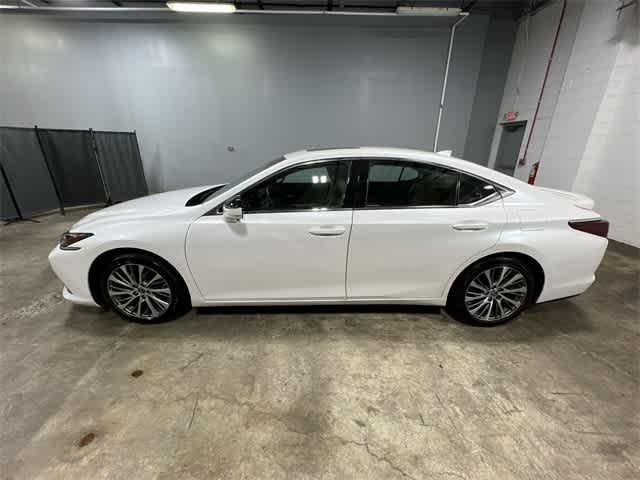 Thumbnail: 2020 Lexus ES - 11