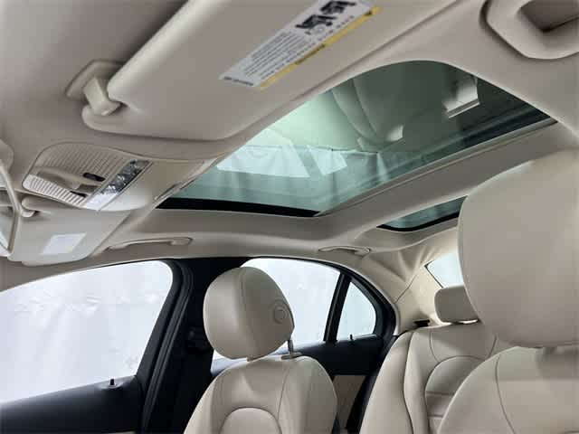 Thumbnail: 2016 Mercedes-Benz C-Class - 23