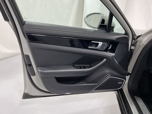 Thumbnail: 2022 Porsche Panamera - 35