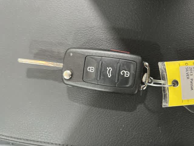 Thumbnail: 2013 Volkswagen Passat - 30