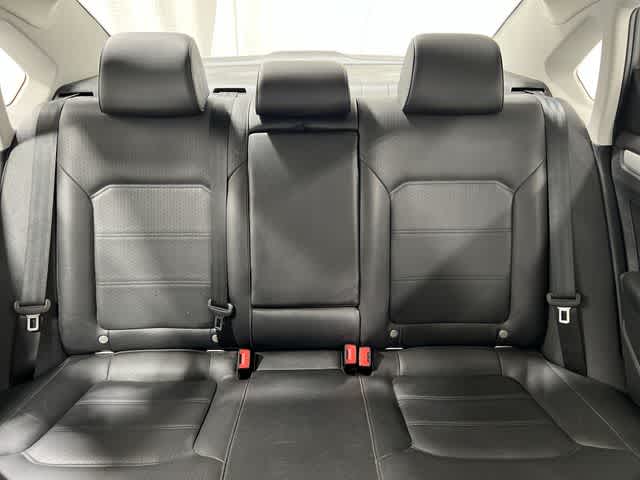 Thumbnail: 2013 Volkswagen Passat - 21