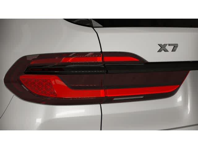 2026 BMW X7 M60i 8