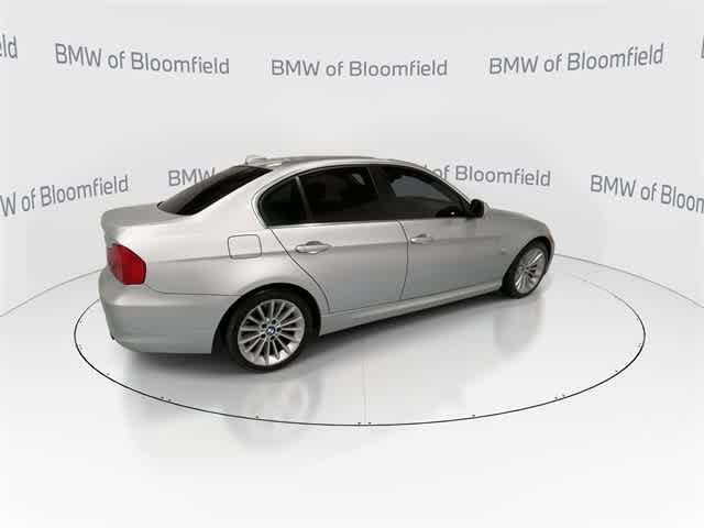Thumbnail: 2011 BMW 3 Series - 8