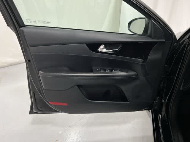 Thumbnail: 2019 Kia Forte - 34