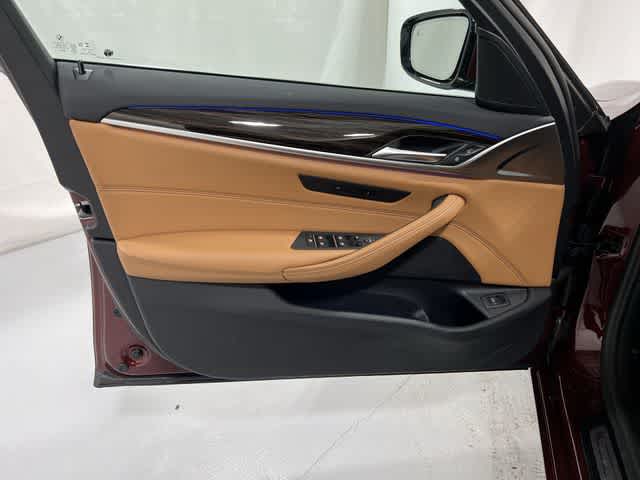 Thumbnail: 2023 BMW 5 Series - 35