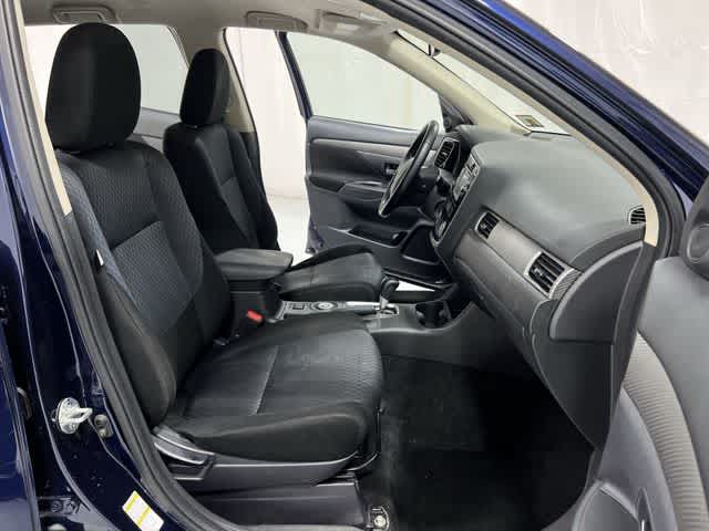 Thumbnail: 2014 Mitsubishi Outlander - 25