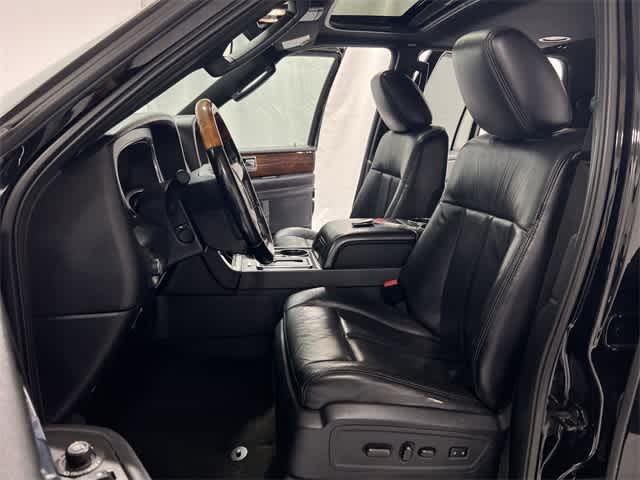 Thumbnail: 2016 Lincoln Navigator - 21