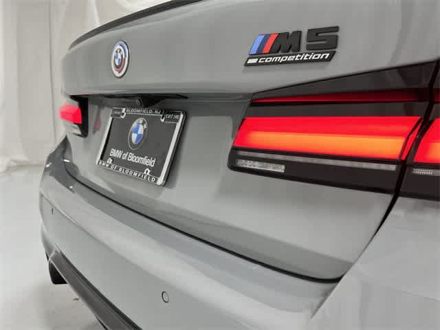 Thumbnail: 2023 BMW M5 - 17