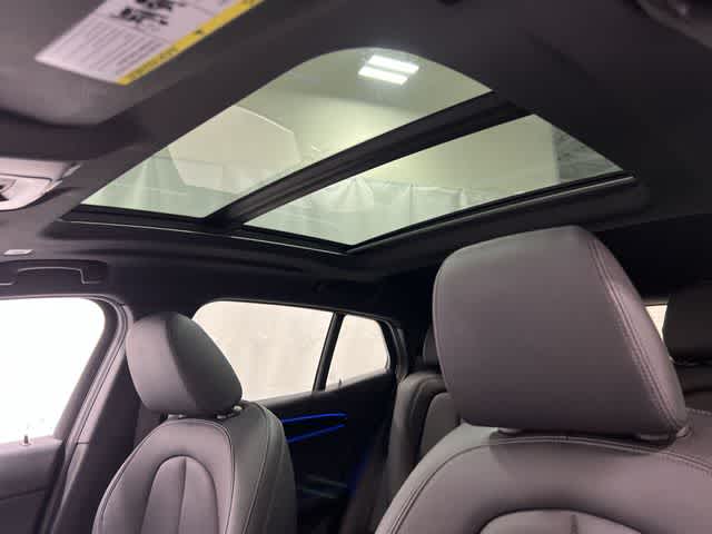 Thumbnail: 2022 BMW X2 - 23