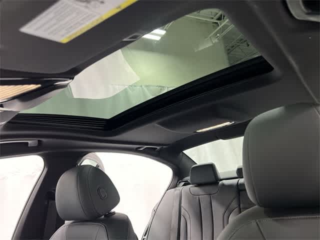 Thumbnail: 2023 BMW 5 Series - 23