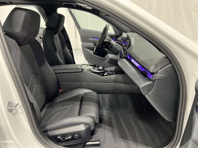 Thumbnail: 2025 BMW i5 - 26