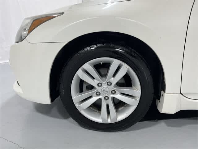 Thumbnail: 2010 Nissan Altima - 18