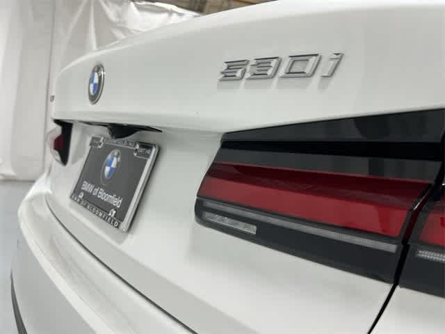 Thumbnail: 2023 BMW 5 Series - 17