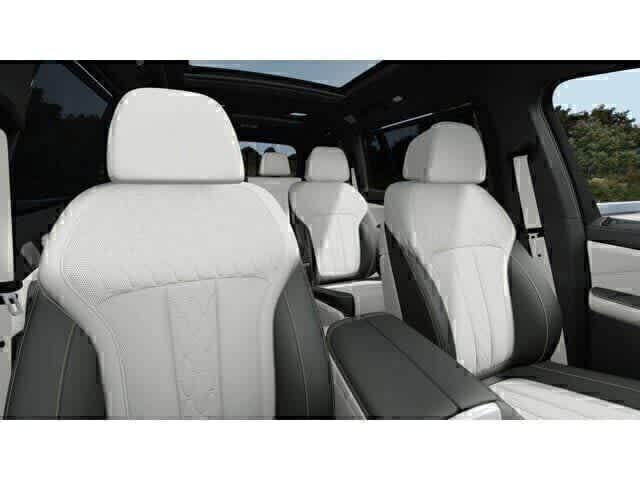 Thumbnail: 2027 BMW X7 - 11