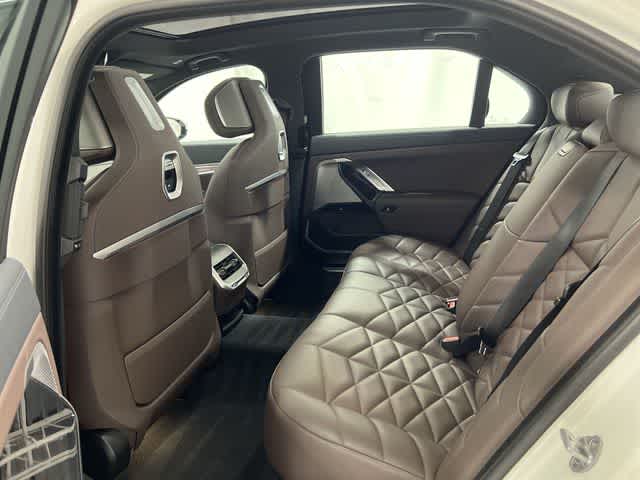 Thumbnail: 2023 BMW 7 Series - 24
