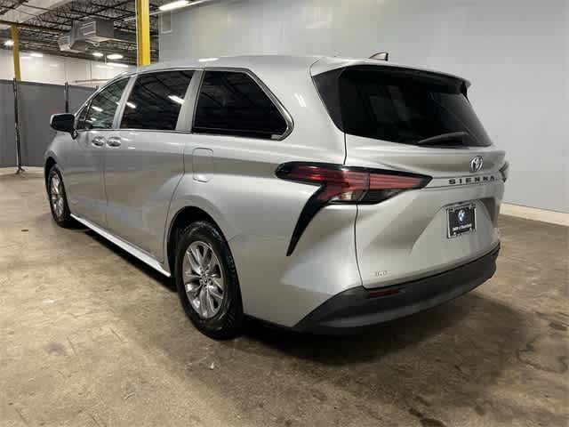 Thumbnail: 2021 Toyota Sienna - 12