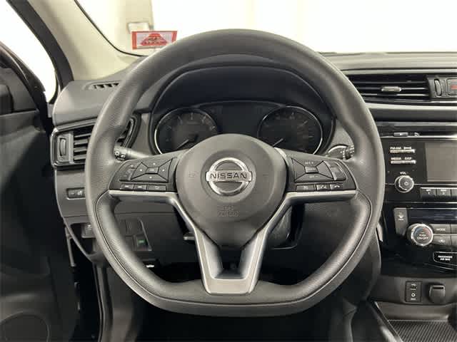 Thumbnail: 2017 Nissan Rogue Sport - 26