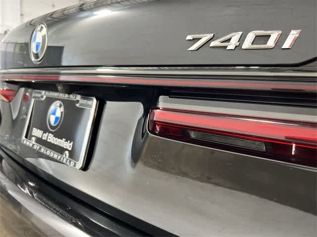 Thumbnail: 2022 BMW 7 Series - 18