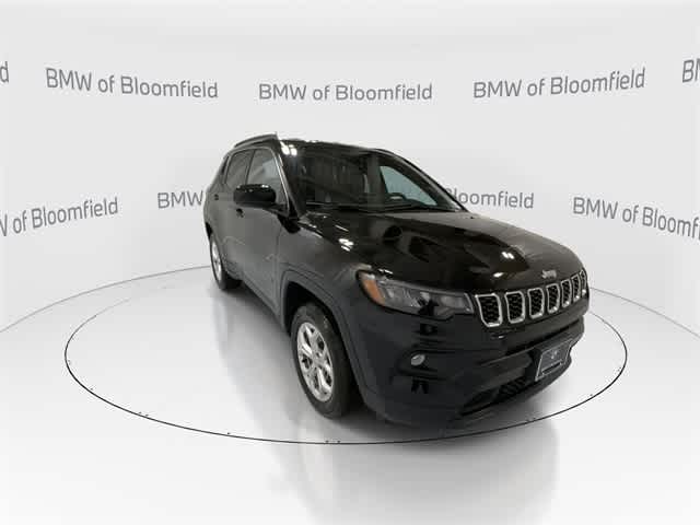 2024 Jeep Compass Latitude photo 2