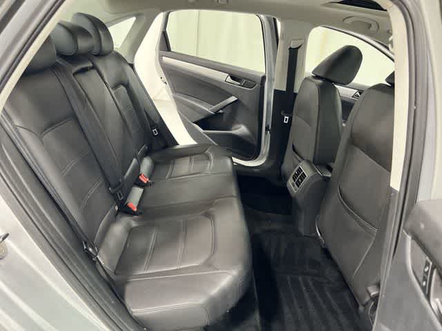 Thumbnail: 2013 Volkswagen Passat - 25