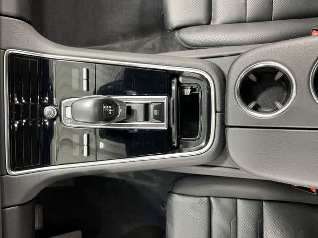 Thumbnail: 2022 Porsche Panamera - 30