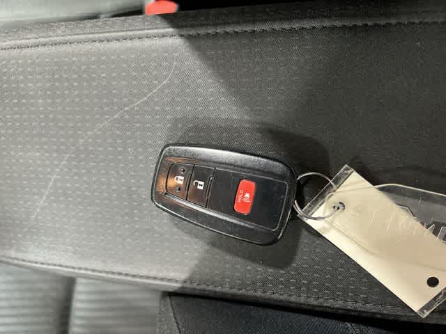 Thumbnail: 2016 Toyota Prius - 32