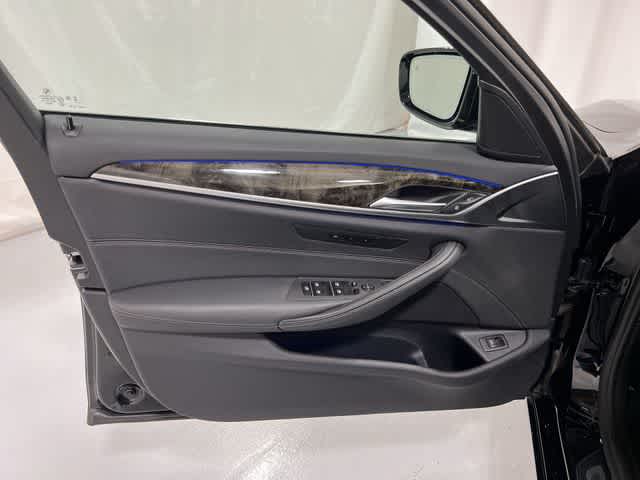 Thumbnail: 2023 BMW 5 Series - 35