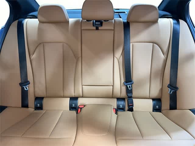 2025 BMW 3 Series 330i xDrive 23