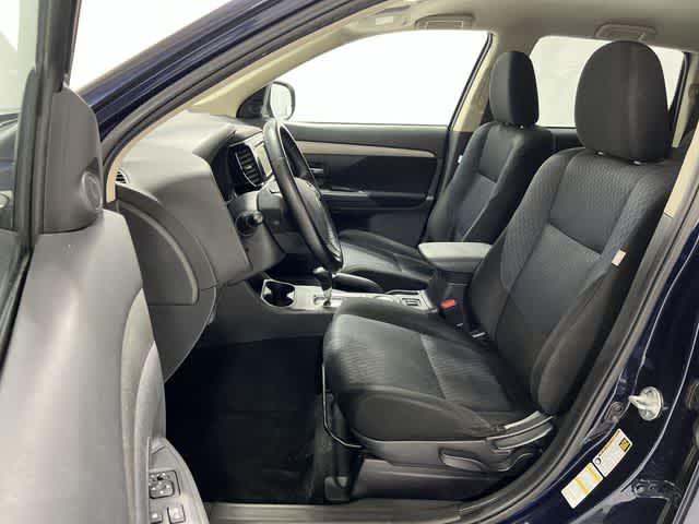 Thumbnail: 2014 Mitsubishi Outlander - 21